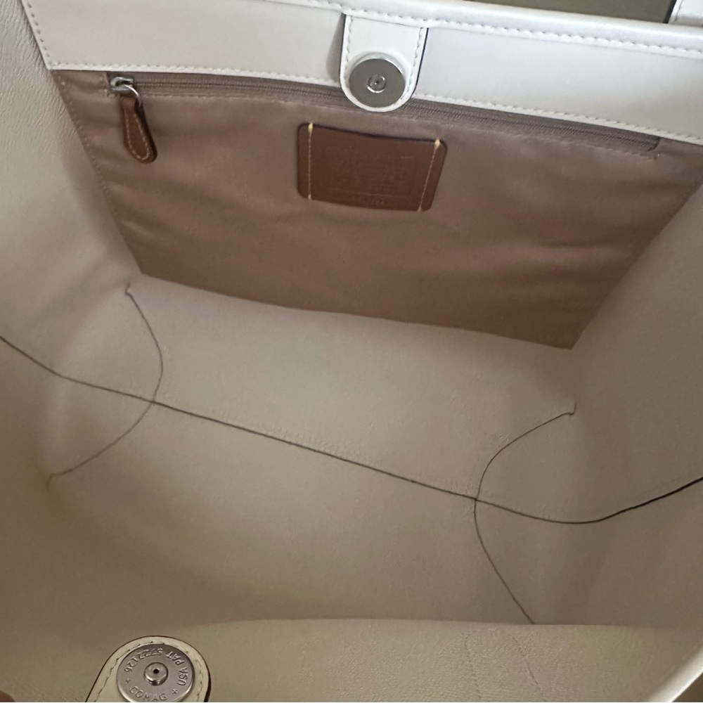 New Coach Floral Tote Bag City Tote Bag In Signature Canvas With Floral Print - Picture 8 of 12